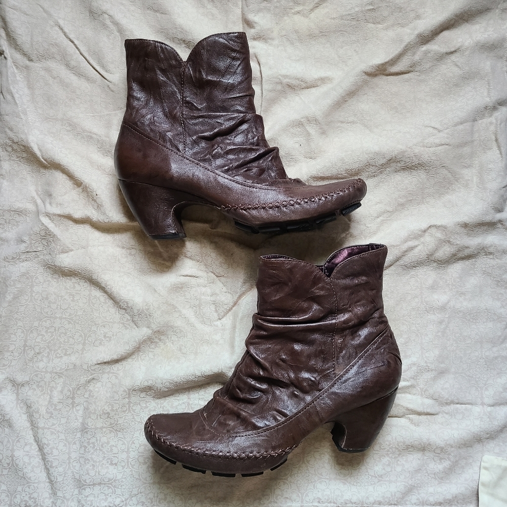 Clarks Indigo Angle Boots